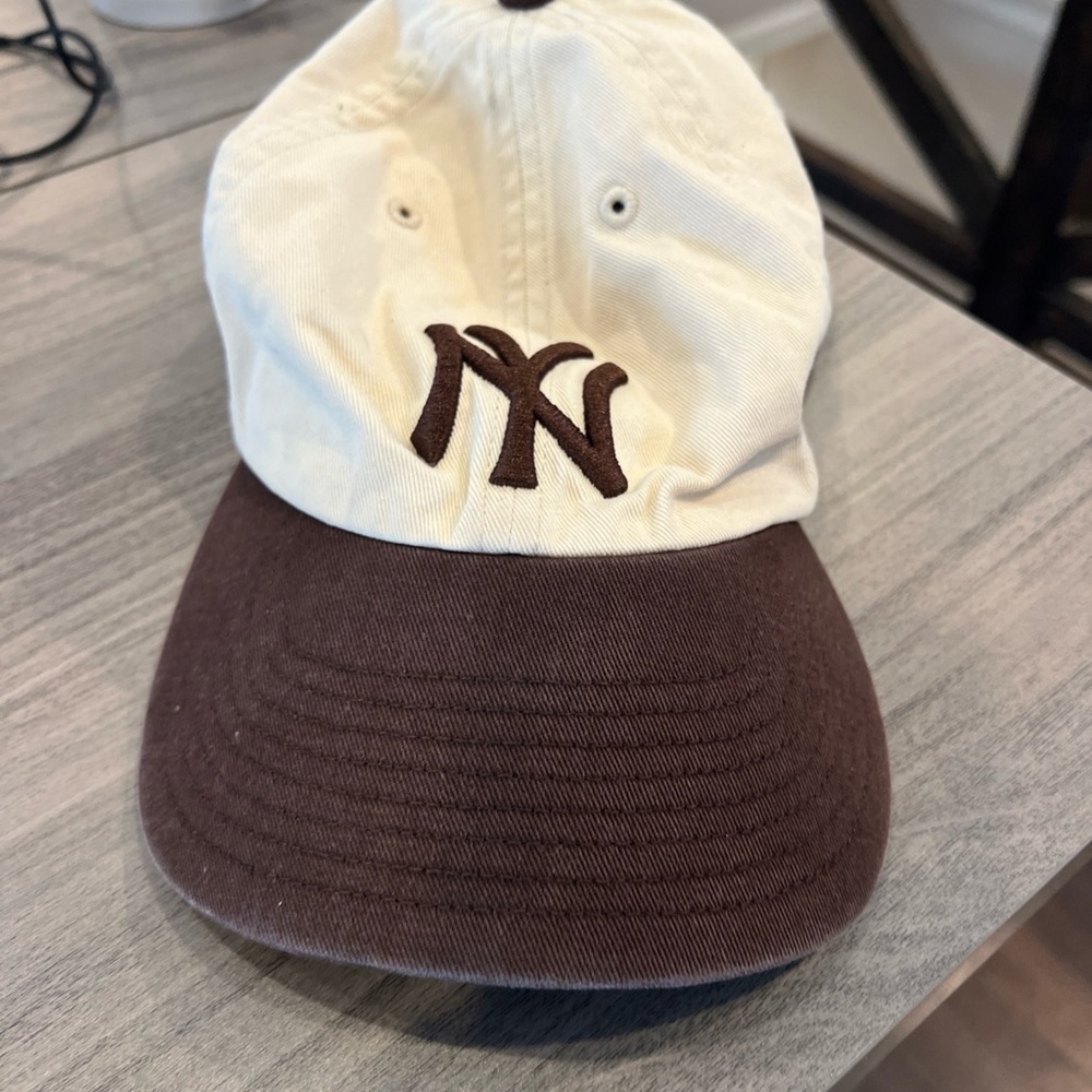 MLB New York Yankees -'47 Brand -Adjustable Strap Cream